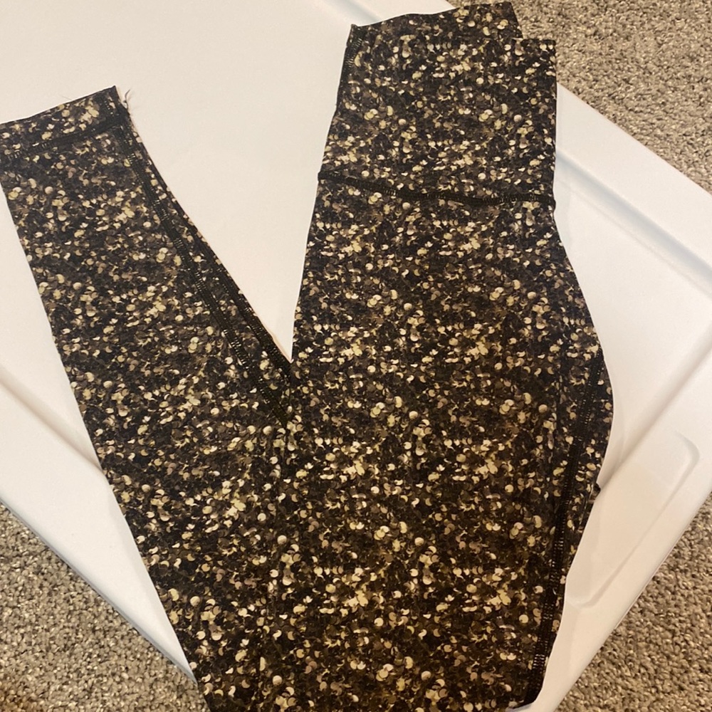 Like new lululemon leggings sequined pattern